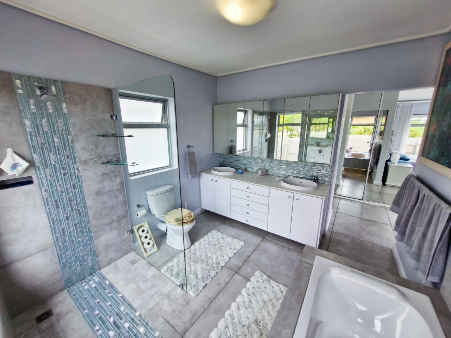 3 Bedroom Property for Sale in Stilbaai Wes Western Cape